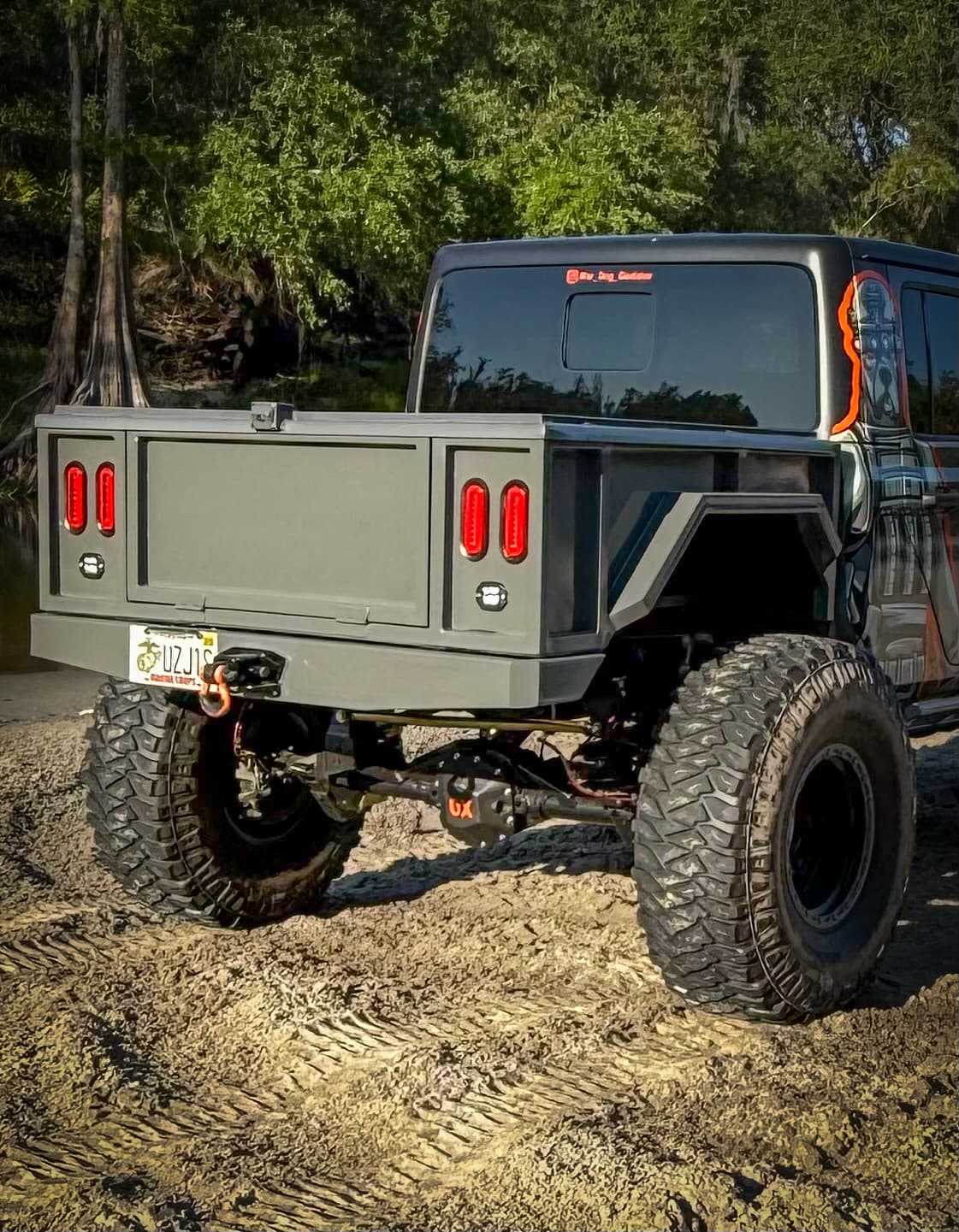 The War Dog M1 bobbed bed installed on a Jeep Gladiator