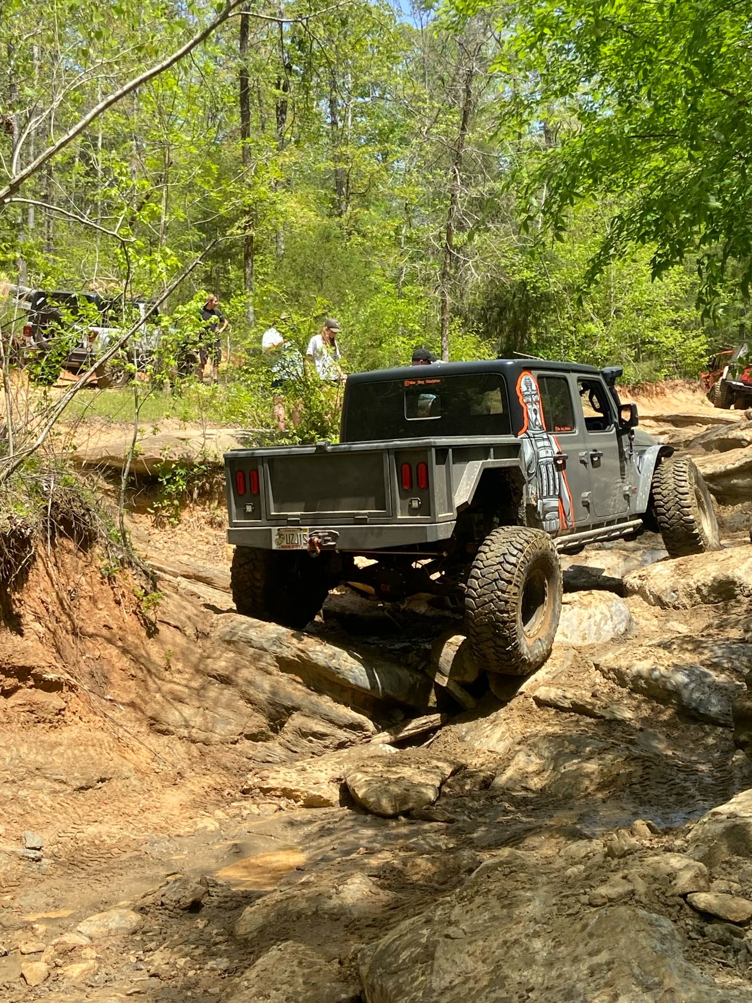 War Dog M1 bed system rock crawling through forest trail - Jeep Gladiator offroading